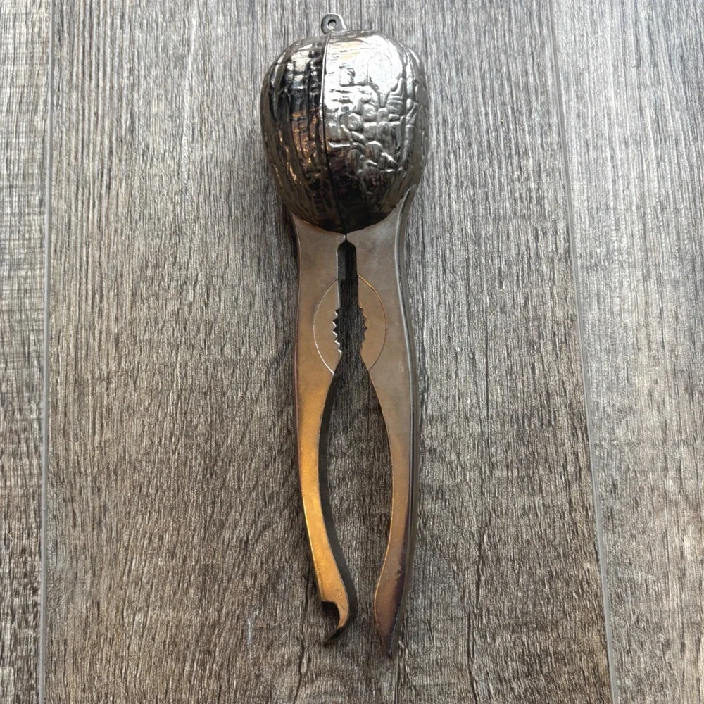 Vintage Walnut Shaped Silver Metal Nutcracker Heavy Duty Kitchen‎ Tool 8.5